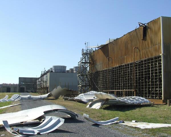 Damaged cooling tower at the Paducah Plant from severe weather on 11/17/13. (1/2) pic.twitter.com/j9aaAUckd1