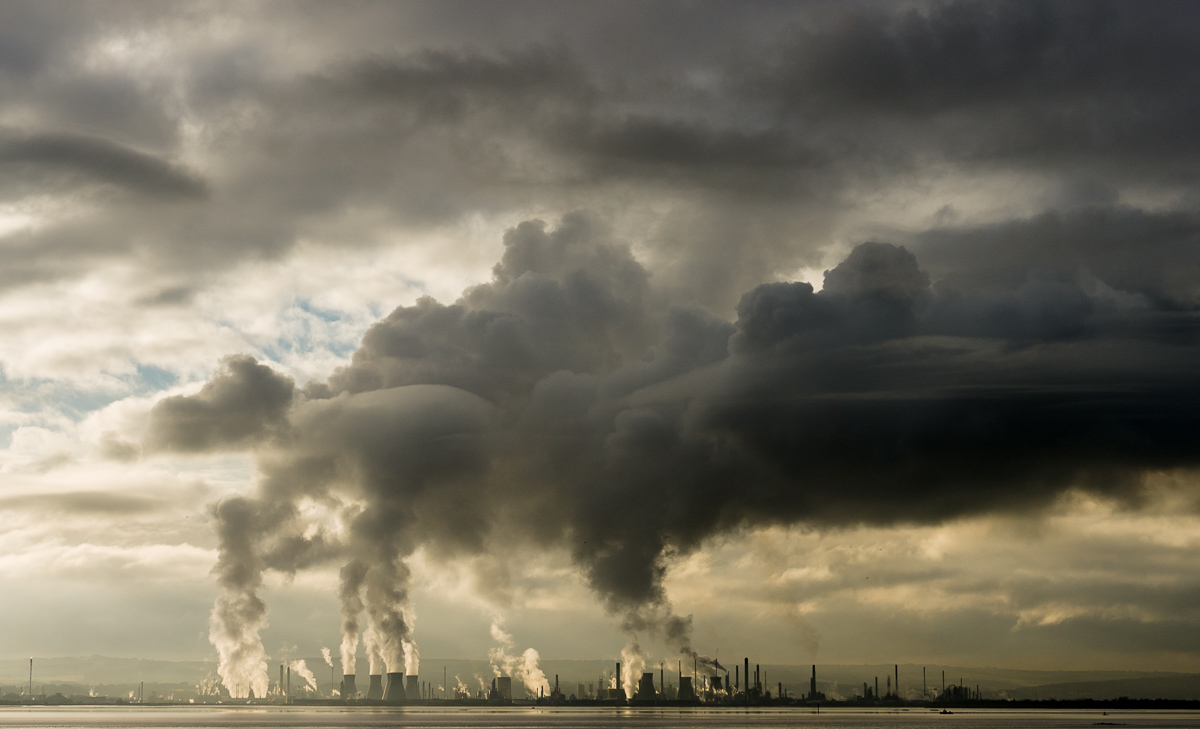Grangemouth-chemical-plant-making-clouds